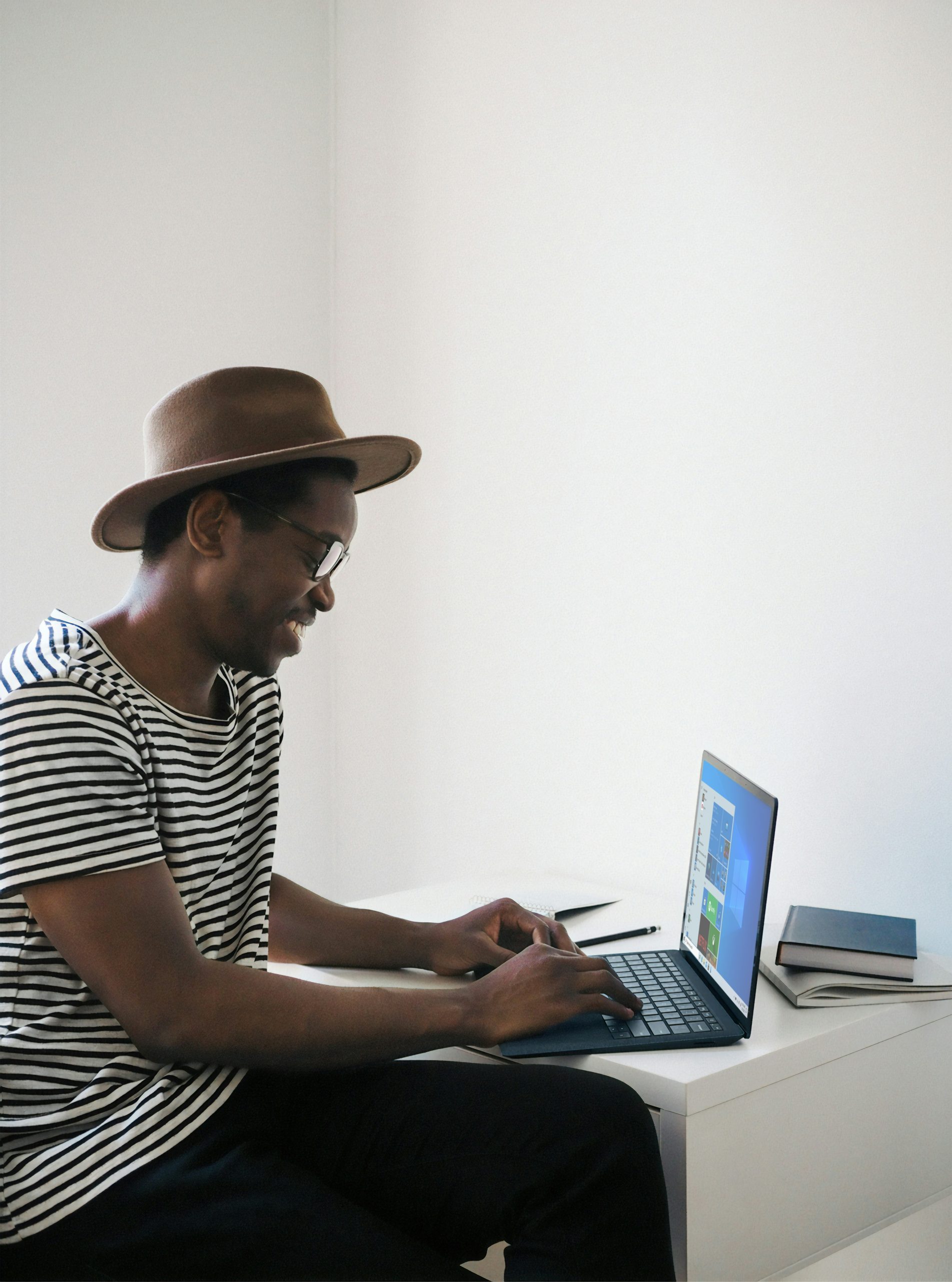 windows-bUQ26ASYx78-unsplash windows-bUQ26ASYx78-unsplash